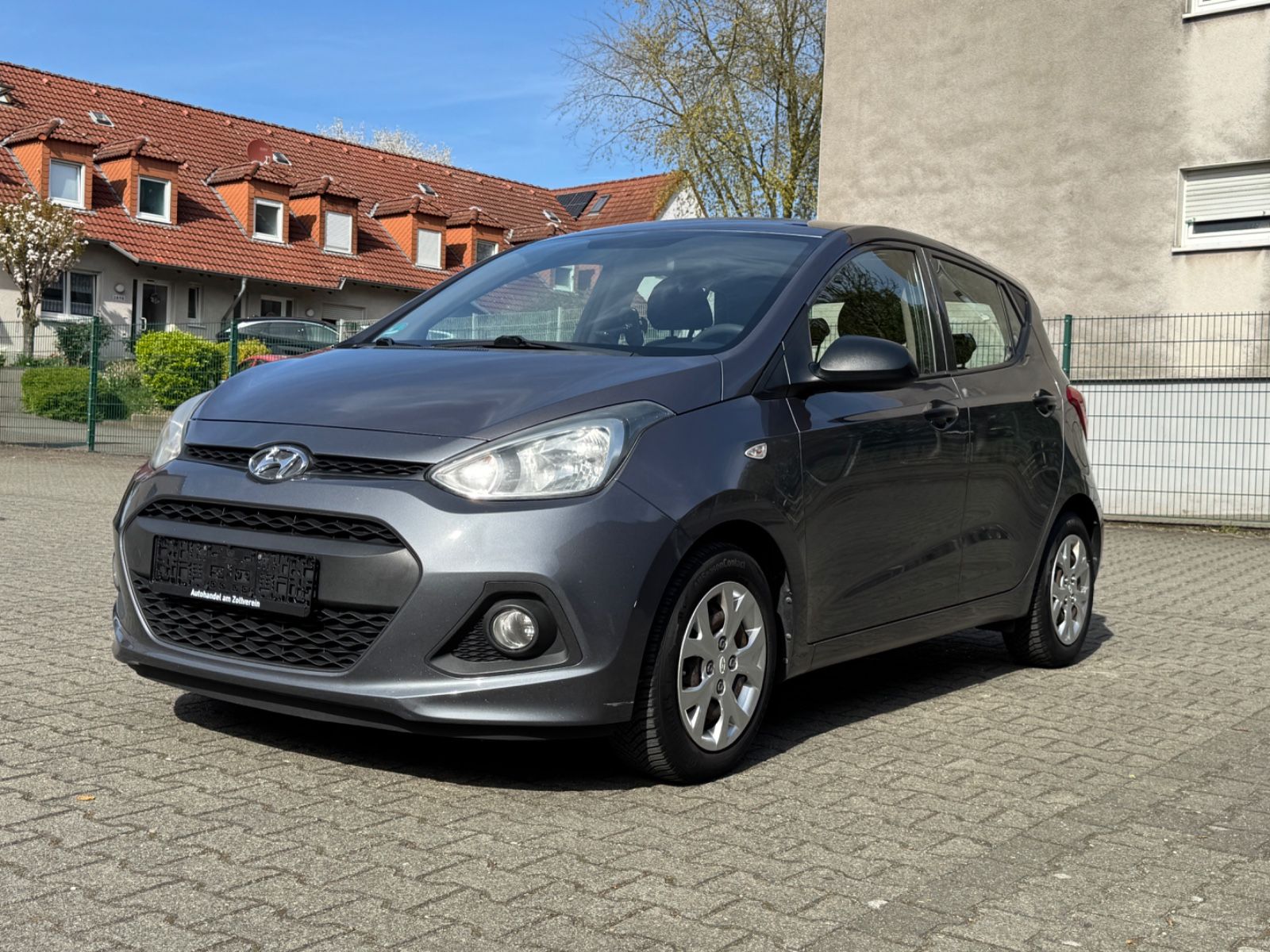 HYUNDAI i10