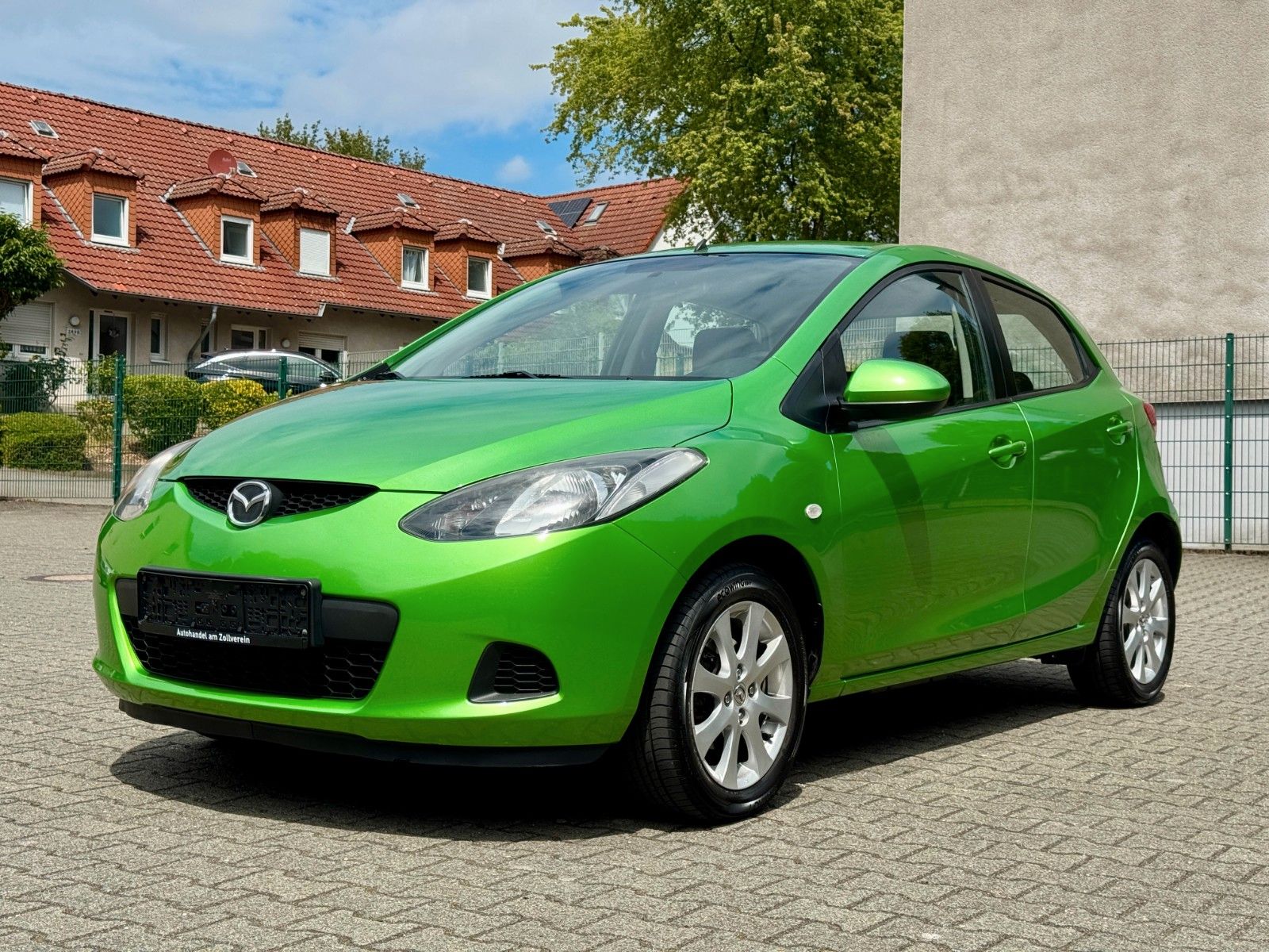 MAZDA 2
